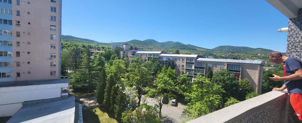 Apartament in regim hotelier Deva Exterior foto
